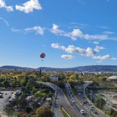 Rooftop Panorama - AC, 4ppl, TV