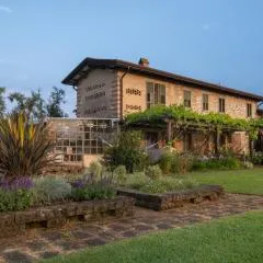 Olimagio Farm Stay with animals and 25m pool, beach at cycling distance