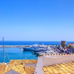1079 - Frontline Puerto Banus Apartment