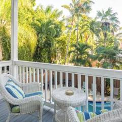 Curry House - Pool, King Bed & Balcony! Room 7