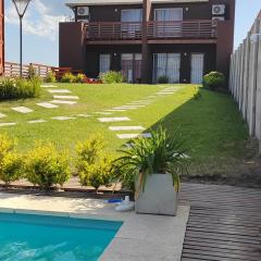 Duplex familiar con pileta en zona parque