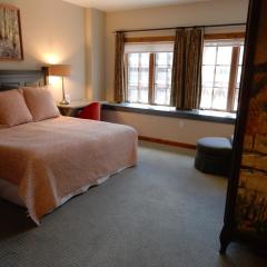 Modern King Room in Heart of Mt, Crested Butte Hotel Room