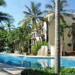Centrally located 1 block from beach, quiet 2 bedroom condo with pool