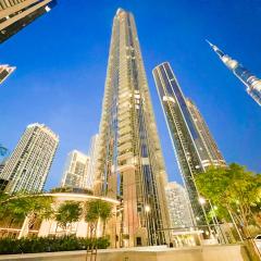 Downtown Luxury - Stunning Burj Khalifa & Sea View - 5 Minutes Walk to Dubai Mall