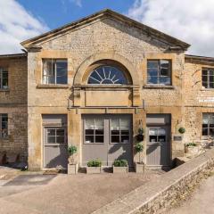 Classic Cotswolds Apartment, The Little Coach House