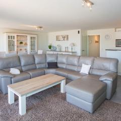 Stylish Stay w Sea Views