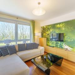 Seaside Apartment with Parking & AC - 150 m to the Beach by Noclegi Renters