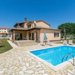 Beautiful villa Pianta with pool in Porec