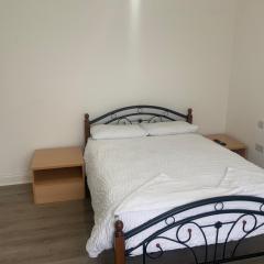 EAST LONDON En-Suite Contact US FOR GROUP BOOKING & LONG TERM BOOKIN