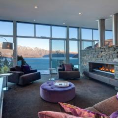Villa Matau- Gas Fire- Lake Views- AC- BBQ