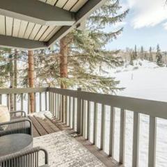 Updated 2BR Condo with Hot Tub - Mountain Views!