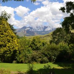 Gorgeous Self catering 3BR cottage on Drak road Thekwanes Nest