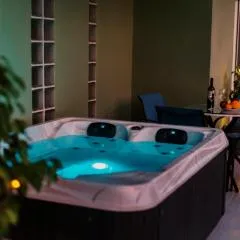 Greek Style Apartment with Jaquzzi & Barbeque