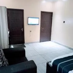 GOLDEN SUITES AND RESTAURANTS