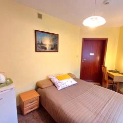 ŁÓDZKI DOM TURYSTYCZNY ŁÓDŹ Helenówek-Pokoje z łazienkami-FVAT