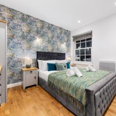Modern One Bed Apartment - Sleeps 3 - Near Heathrow, Windsor Castle, Thorpe Park - Staines London TW18