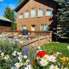 Island Park Retreat - 22 Miles to West Yellowstone - Air Condition - Wifi - Large Deck - Large soaking tub - Smart Tvs