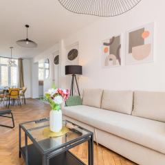 Charming through-apartment renovated and equipped!