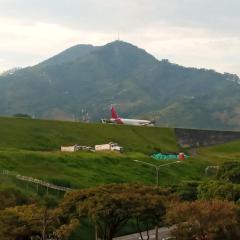 Hospédate cerca al aeropuerto Matecaña