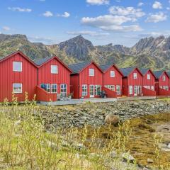 Waterfront cabin in the middle of Lofoten