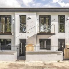 Modern Majesty 3 Bed 3 Bath House in London