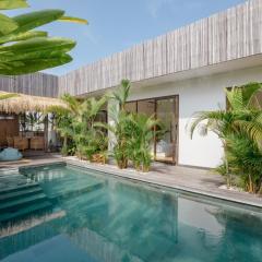 Villa Elwood - Stylish Boho Chic 3BR Villa in Umalas, Private Parking, Near Finns Canggu