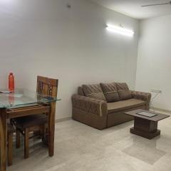 City Escape: 1BHK apartment with private Balcony!