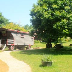 Belle Roulotte unique en pleine campagne Au Jardin de la Vouivre