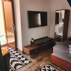 Private Studio, AC, kitchen, TV, Wi-Fi