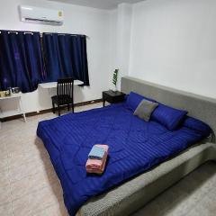 Comfy and Spacious room, close to the Royal Park Rajapruek