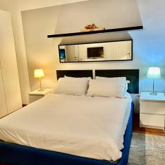 Lovely Central Art 2 Bedroom Flat Next to Metro Station LODI