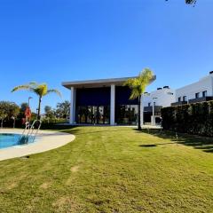 Close to the marina and beaches of Sotogrande, experience sophistication in this contemporary four-bedroom frontline golf townhouse in the San Roque Club