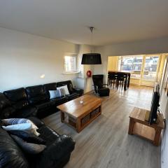 Lovely 2-bedroom apartment with balcony (near center)