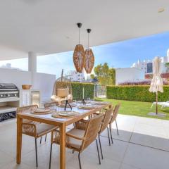 Beautiful Deluxe Garden Apartment