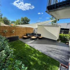 Modern apartment with spacious backyard by Matt