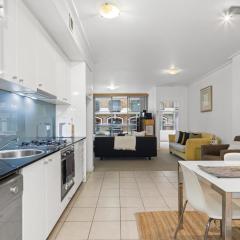 Spacious & Comfy Apt for 6 Next to Darling Harbour