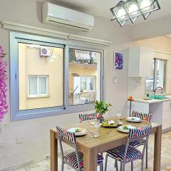 Sleek Flat w Balcony 3 min to Coast in Kyrenia