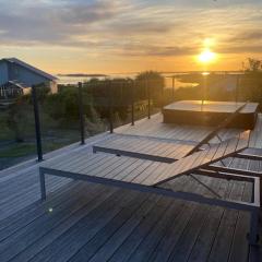 Modern home; Villa Stråvalla. Near beach with jacuzzi