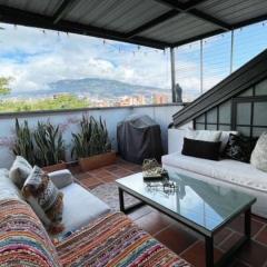 3 Story Penthouse with 2 parking spaces in Laureles