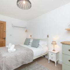 Pass the Keys Cosy 1 Bed Studio in Central Bath