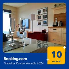 Komfortable strandnahe Ferienwohnung A103 in 10 Etage mit Terrasse und Meerblick PARKING FREE