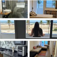 Pé na areia, vista mar, wi-fi e varanda !