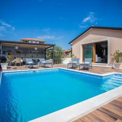 Villa Mihaela by Briskva