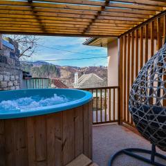 La Côte 26 - Restored Saxon Style House in the Old Town with Jacuzzi and Private Parking