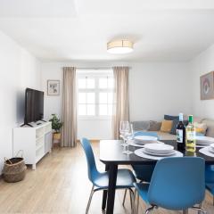 Casona Charco, Stylish & Spacious Home with Private Patio in Historic Puerto