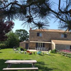 Gîte rénové avec jardin clos, proche plages, Wifi, parking pour voiture électrique - FR-1-426-164