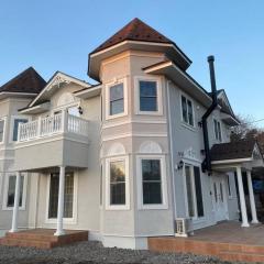 イギリスクイーンアンスタイル 軽井沢高級貸別荘 薪ストーブあり