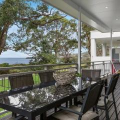 Beachfront- The Art Cottage- Pet Friendly