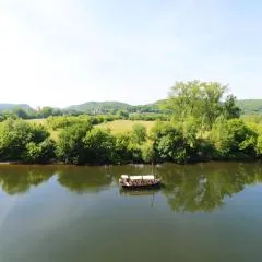 COSTA DEL PORTE : Maison de charme au coeur du village classé de Beynac avec vue*****