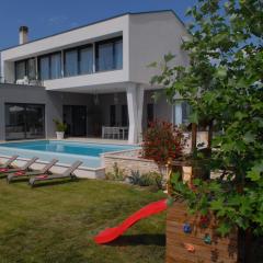 Villa Astera near Poreč for 8 people with infinity pool, whirlpool & sauna